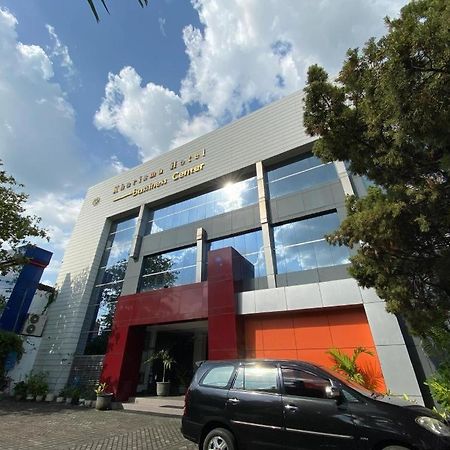 Kharisma Hotel Madiun Exteriör bild