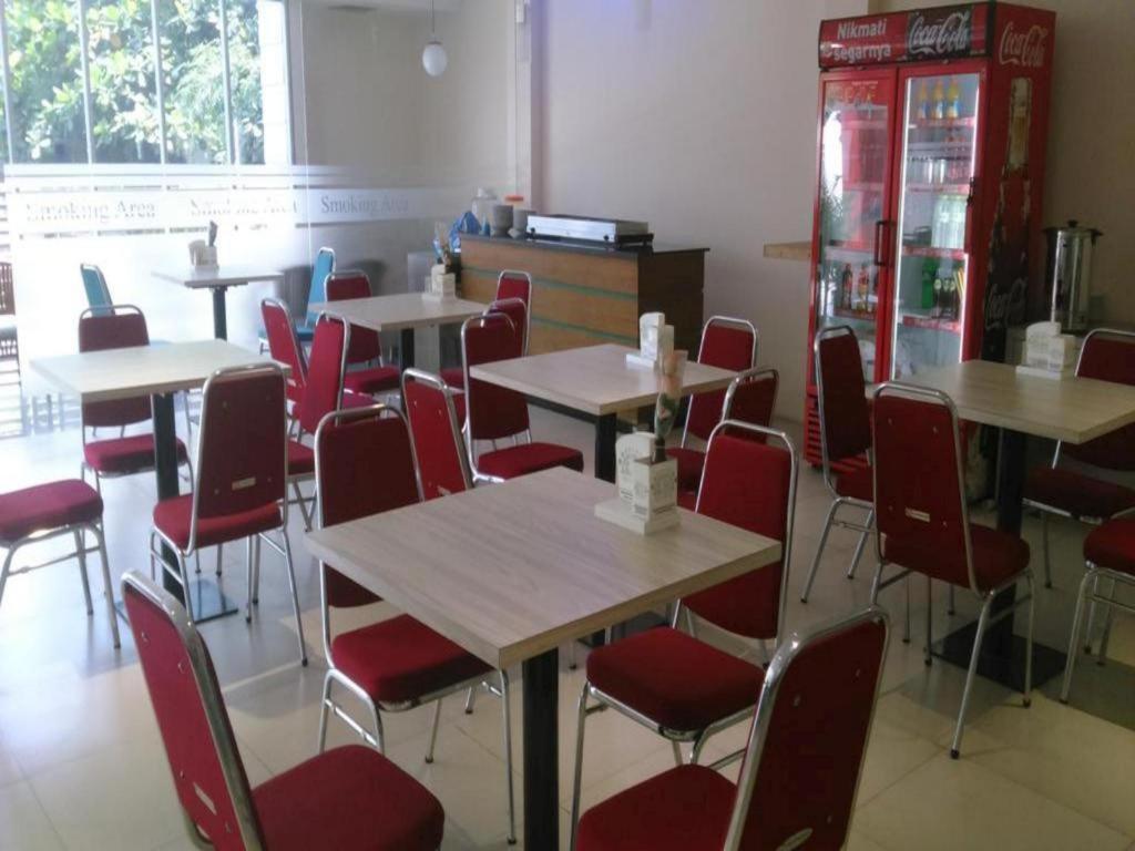Kharisma Hotel Madiun Exteriör bild