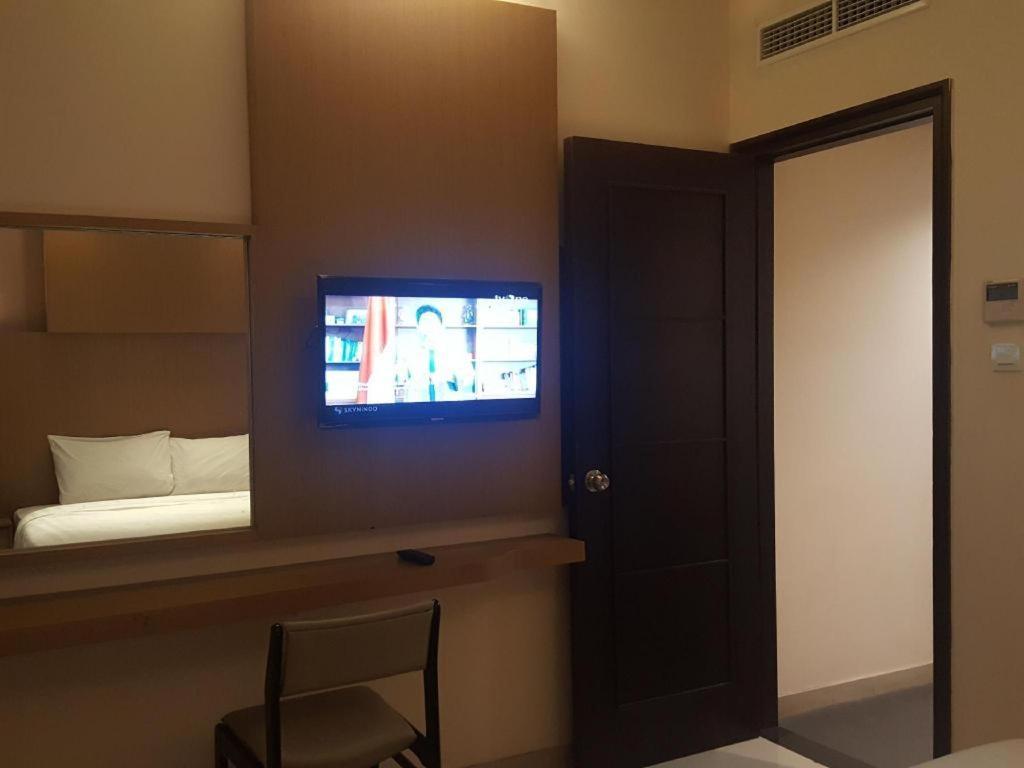 Kharisma Hotel Madiun Exteriör bild