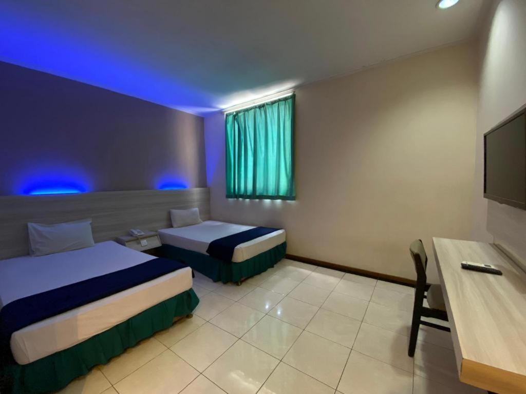 Kharisma Hotel Madiun Exteriör bild