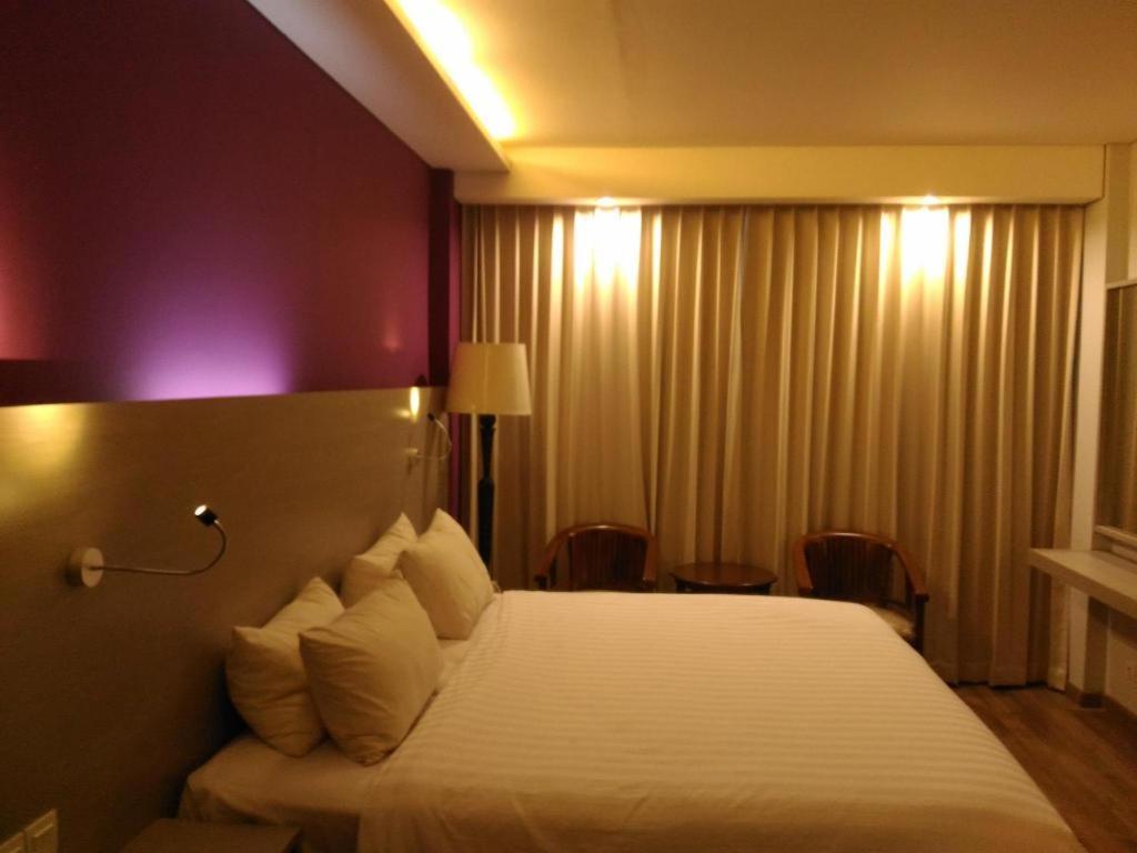 Kharisma Hotel Madiun Exteriör bild