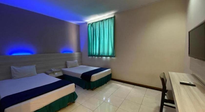 Kharisma Hotel Madiun Exteriör bild