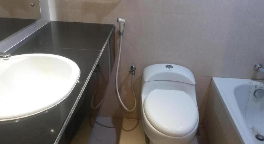 Kharisma Hotel Madiun Exteriör bild