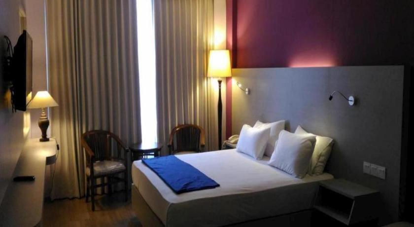 Kharisma Hotel Madiun Exteriör bild