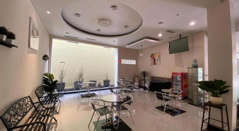 Kharisma Hotel Madiun Exteriör bild