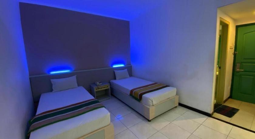 Kharisma Hotel Madiun Exteriör bild