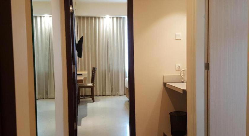 Kharisma Hotel Madiun Exteriör bild