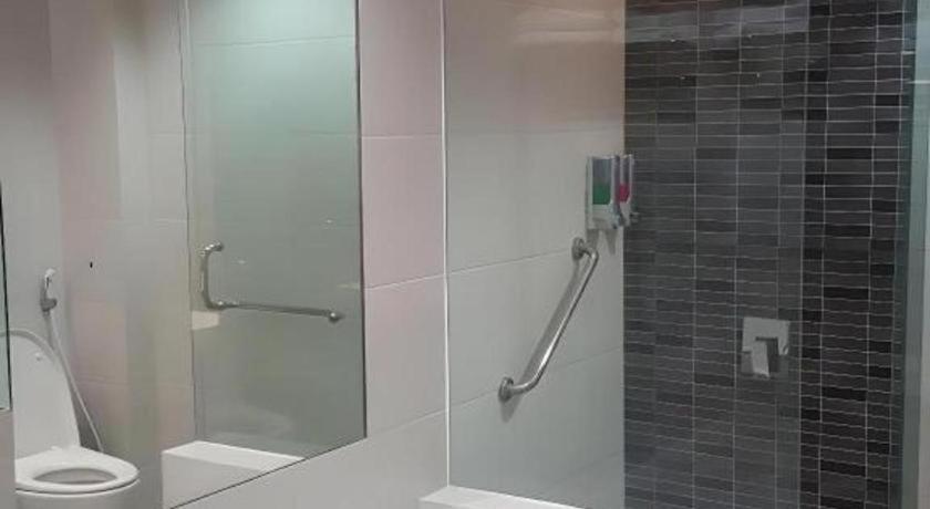 Kharisma Hotel Madiun Exteriör bild