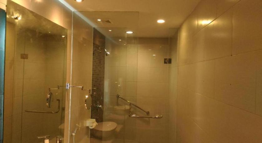 Kharisma Hotel Madiun Exteriör bild