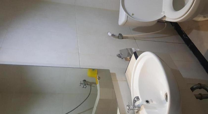 Kharisma Hotel Madiun Exteriör bild