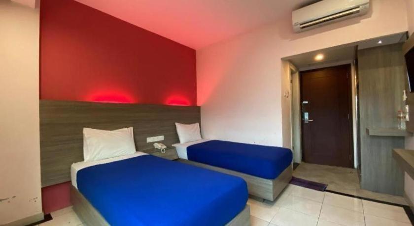 Kharisma Hotel Madiun Exteriör bild