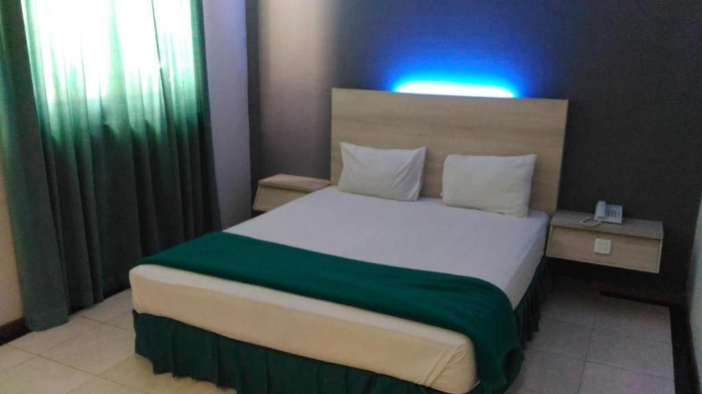 Kharisma Hotel Madiun Exteriör bild