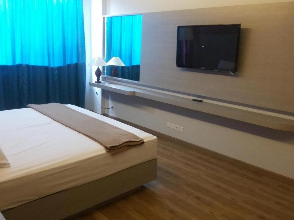 Kharisma Hotel Madiun Exteriör bild