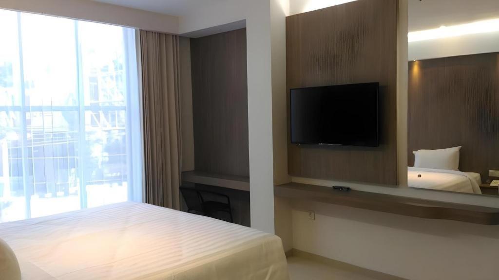 Kharisma Hotel Madiun Exteriör bild