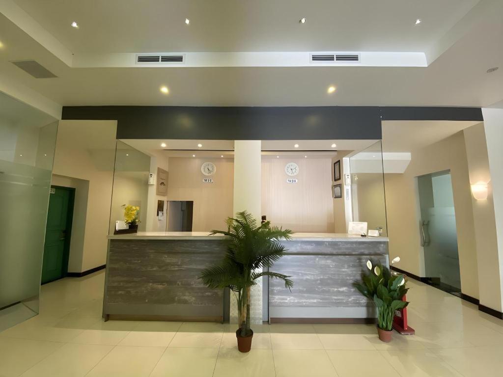 Kharisma Hotel Madiun Exteriör bild